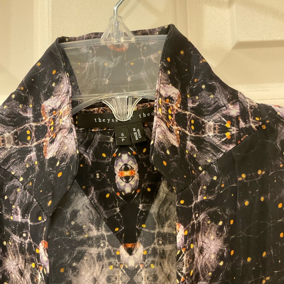Theyshen’s Theory Beasy Printed Long Sleeve Silk Tunic Blouse, Split Neck, Sz S - Picture 3 of 12